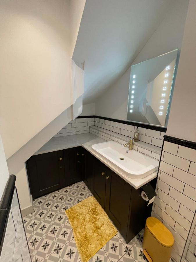 Lees Lookout Holt ,2 Bedroom Luxury Apartment With Private Parking Eksteriør billede