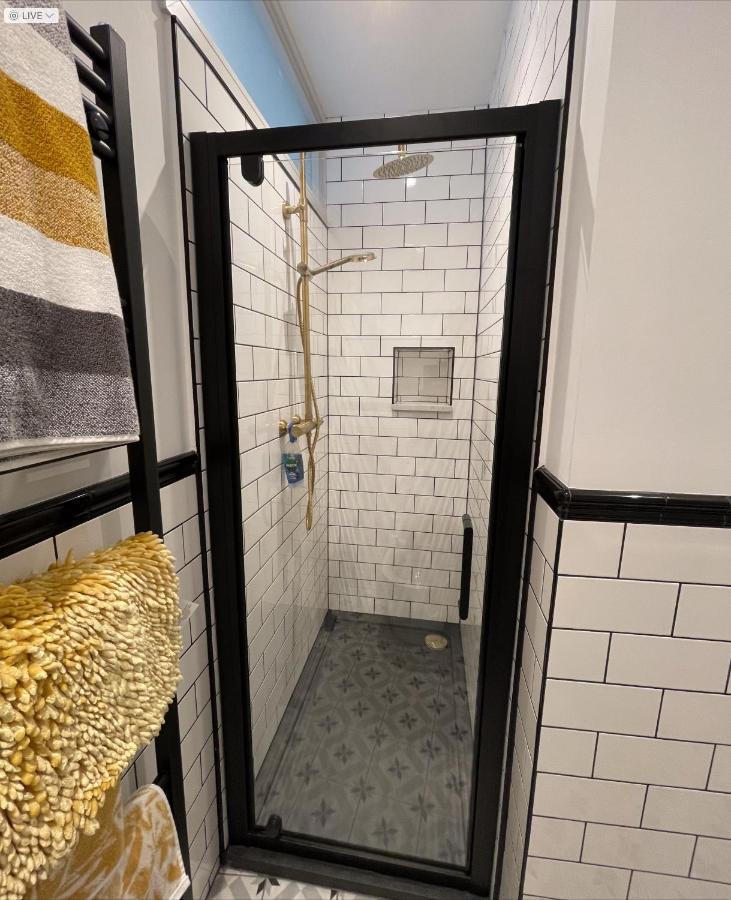Lees Lookout Holt ,2 Bedroom Luxury Apartment With Private Parking Eksteriør billede